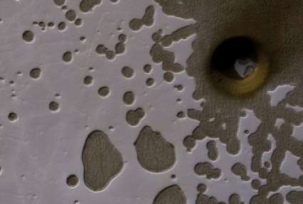 Ученые нашли на Марсе загадочную дыру