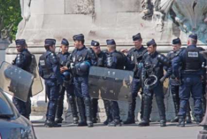 Во Франции перепишут закон о фото с полицейскими, который спровоцировал протесты